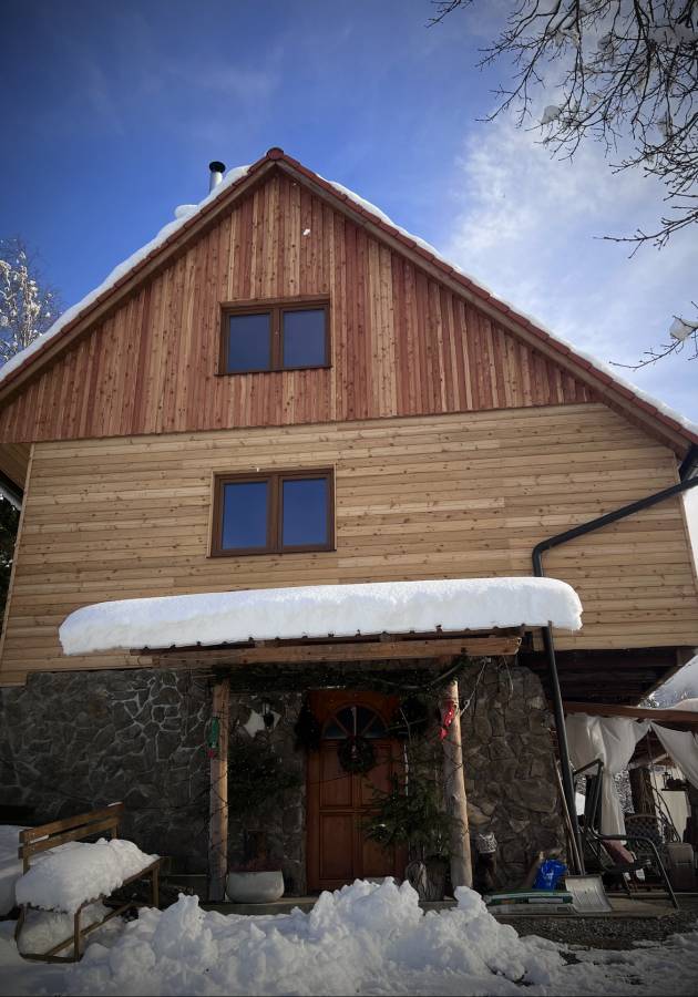 Stranka si je zaželela unikatno lesenofasado na strehi