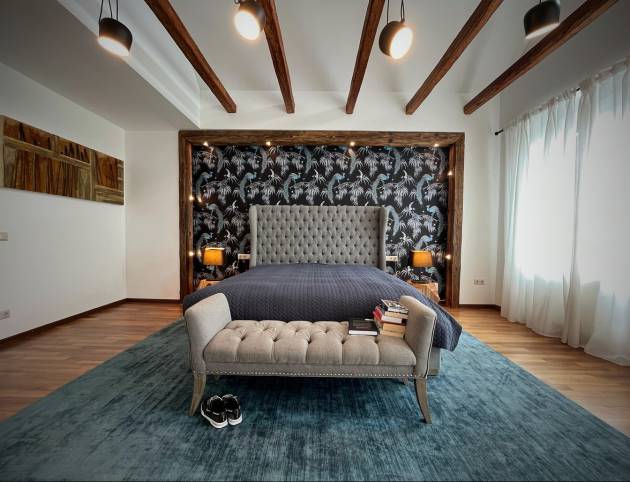 postelja iz strega lesa